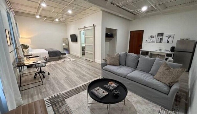 The 610 Flats: Zen Den #25nn