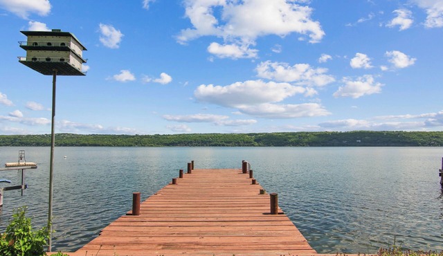 The 65th Step - Lakefront Cottage + Private Dock