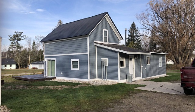 The 7429 cheboygan street , Alanson , Mi3 bedrooms , bathroom , tub , shower
