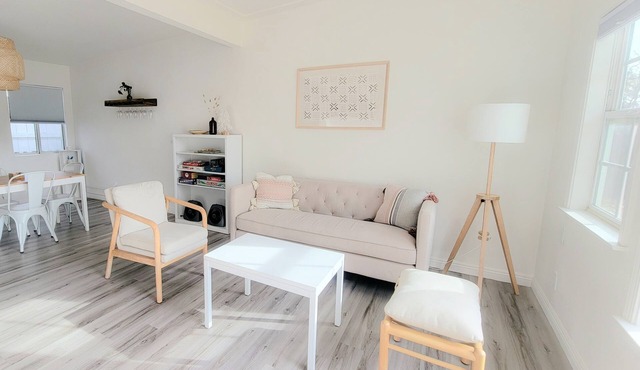 The 805 Bungalow- a 6 min. walk to Downtown restaurants, bars, & tasting rooms