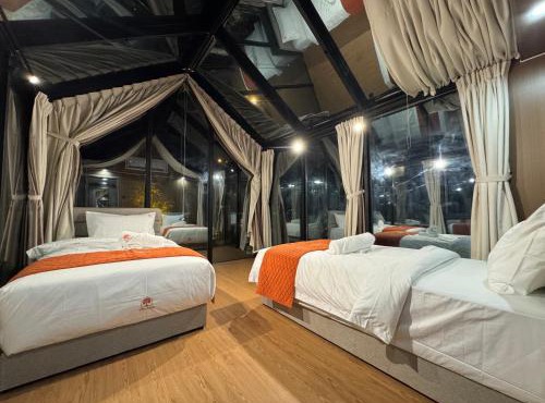 The AAM Glass Chalet By Smart Innlux