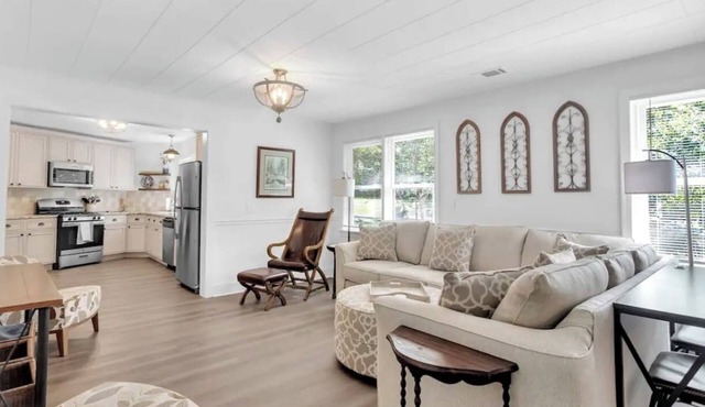 The Acworth Peach- sleeps 12