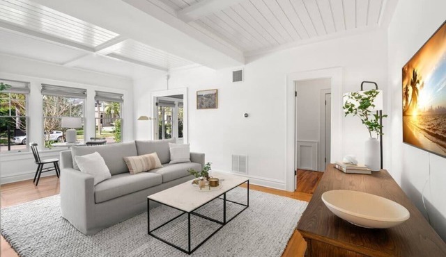 The Adaline #3 | Hyde Park Apt, Steps to Bayshore!