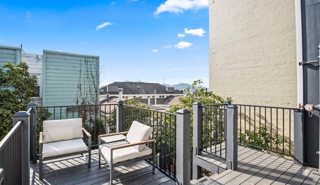 The Addison by Kasa | Classic Queen Studio | San Francisco