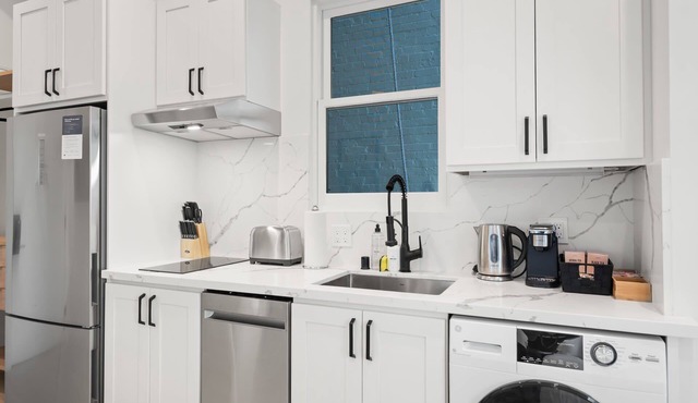 The Addison by Kasa | Light & Airy - Queen Studio | San Francisco