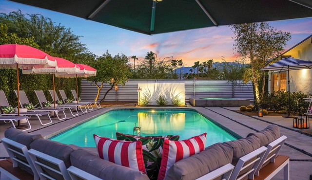 The Adler, Luxury Mid-Century Modern Pool Home with Mountain Views, Palm Springs