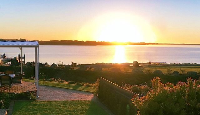 The Admiral Riverside Studios - Waterfront Accommodation in the Goolwa Township