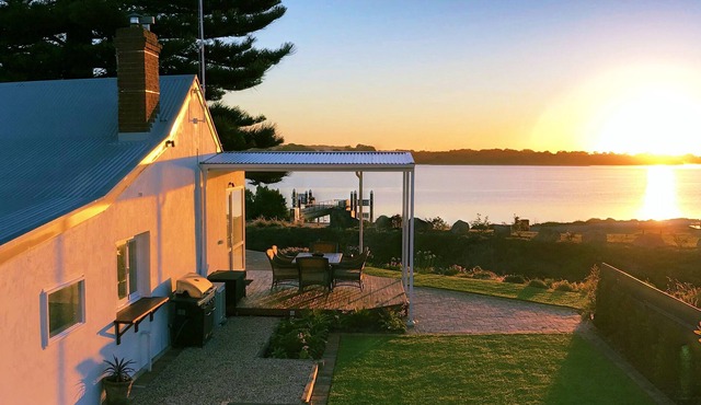 The Admiral Riverside Studios - Waterfront Accommodation in the Goolwa Township
