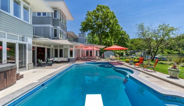 The Admiral's Retreat