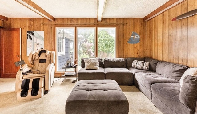 The Admiral’s Estate at Downtown Desmoines Marina