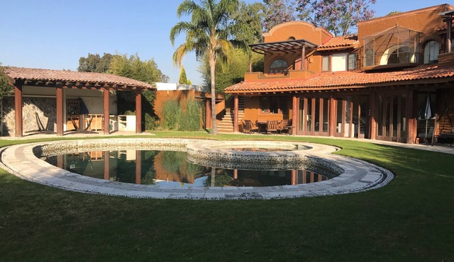 The Adobe House is close to Tepoztlan (10 km) andCuernavaca (10 km)