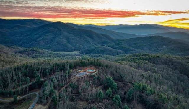 The Aerie House + Bear's Den Cabin @ Bull Mountain