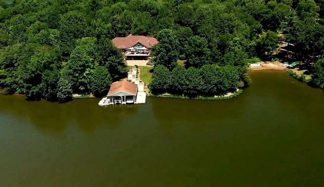 The Aerie- Luxury Lakeside Getaway - Private Beach & Boatdock