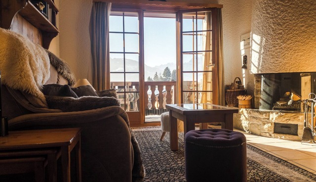 The Aigle Royal residence is located next to the Barboleuse gondola which takes you to the Gryon - V