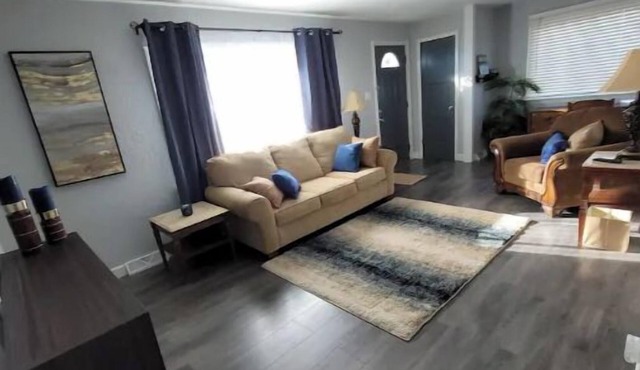 The Airport Sanctuary. Minutes to Airport and DWTN.