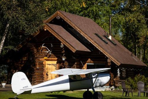 The Airstrip - Runway Cabin