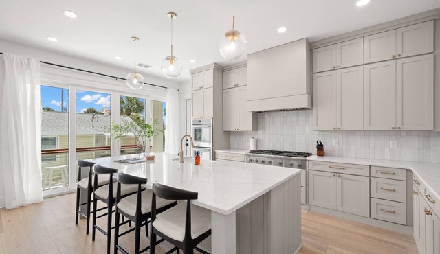 The Akoya Pearl - 2 Beach Homes Steps From CWB