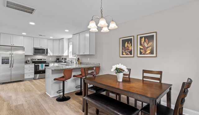 The Alder ~ Stylish 3 Bed Near DT on Quiet Street