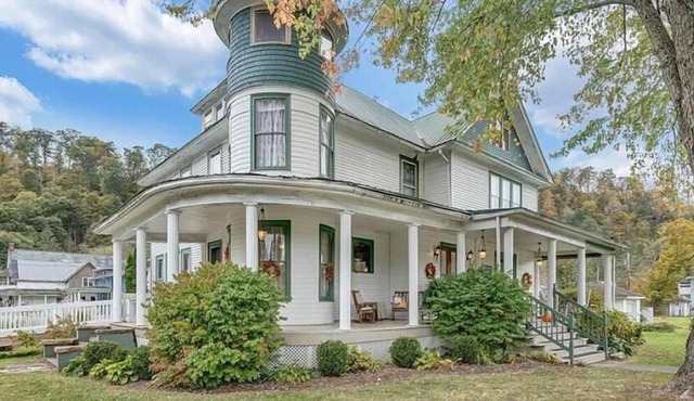The Alderson Inn