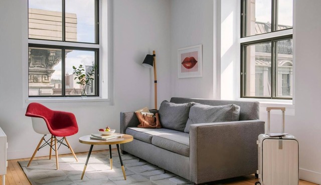 The Alexander –1 BD Premium w/Sofa Bed|Old Montreal
