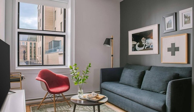 The Alexander –1 Bedroom Suite w/Sofa Bed|Old Montreal