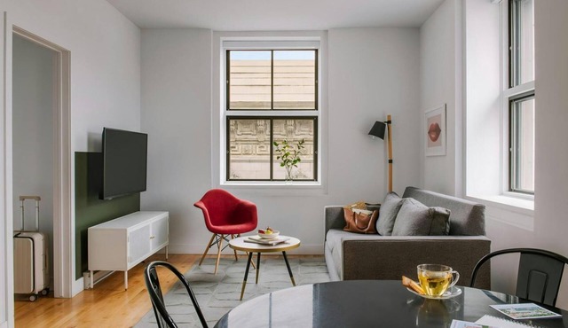 The Alexander –2 Bedroom Suite w/Sofa Bed|Old Montreal