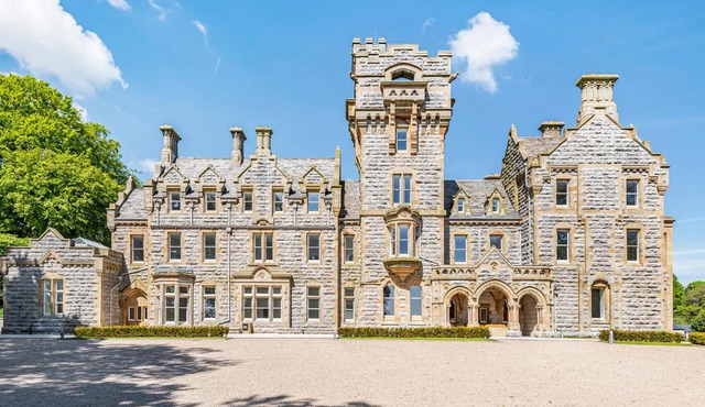 The Alfred Suite Stone Cross Mansion