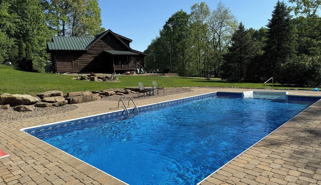 The Alibi Cabin - Pool, Hot Tub & Private Trails - Secluded 17-Acre Retreat
