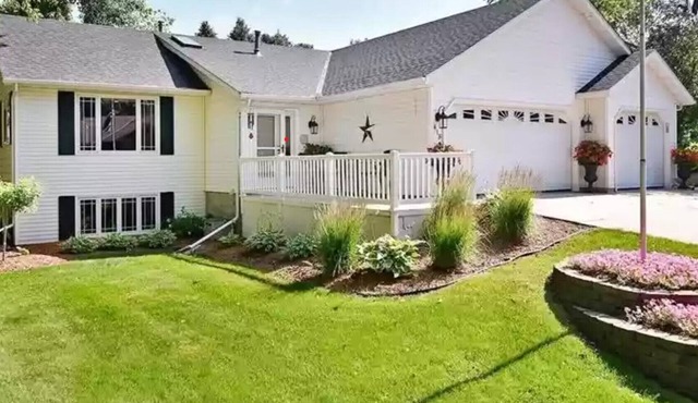 The All Inn: Spacious 3-bedroom home 1 minute from Shattuck-St. Mary's School!