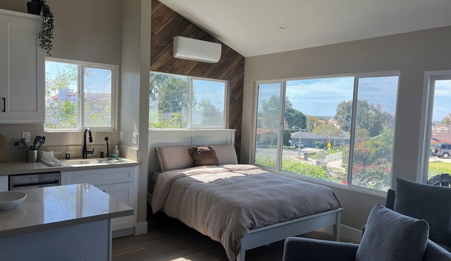 The All New OC View Studio View for You! 15 min to Disney! Hiking & More