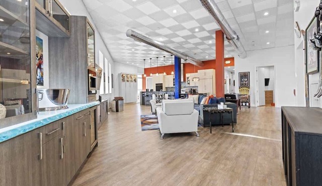 The All-Star! Deluxe Penthouse in Heart of Downtown