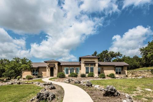The All-Suite Century Oak House - Steps to Remi's Ridge & Hayes Hollow