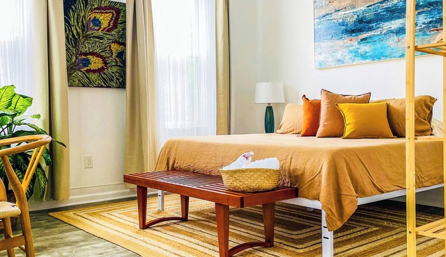 The Alley at Bates - Captivating Bohemian Apartment