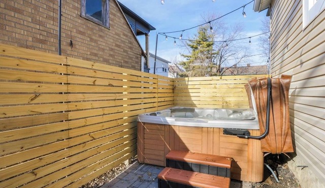 The Alley House - 4BR with Hot Tub