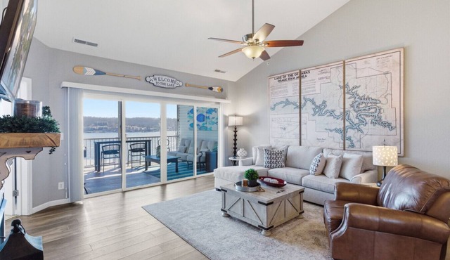 The Aloft at Lakefront - Top Floor, Pool, & Views!