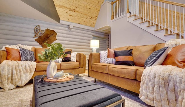 The Alpine- LuxeCabin w king/HotTub/gameRM/FirePit