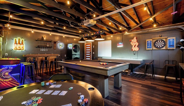 The Alpine Oasis: Sauna, Jacuzzi, Game Room!