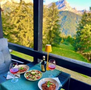 THE ALPINE STUDIO by the ski slopes & lake Frience