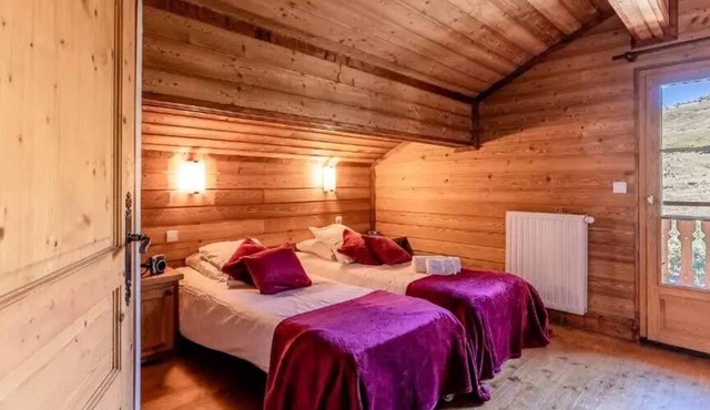 The Altiport Chalets - 6 Room Chalet Cabin 12 People