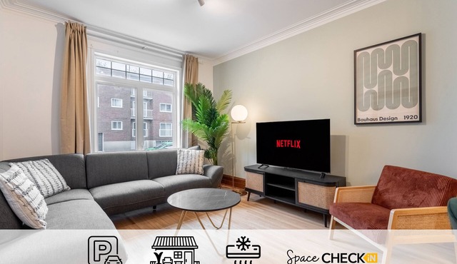 The Amaryllis | 2 Free Parking spots | 4 bedrooms | AC |