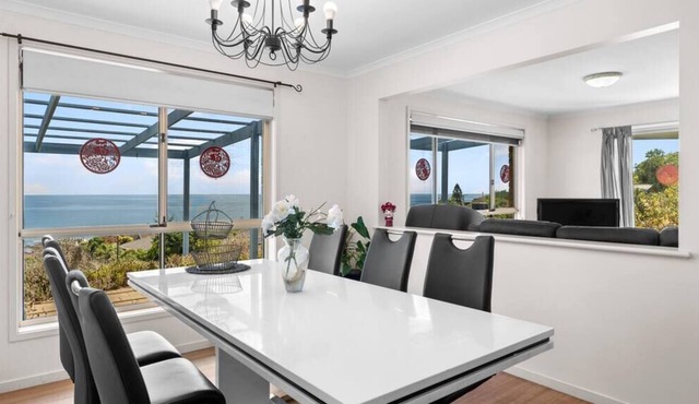 The amazing Sea View Holiday Home - Hallett Cove