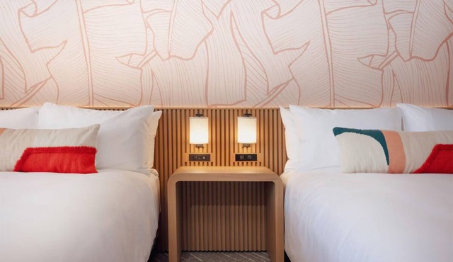 The Ambassador of Waikiki | City View with Two Queens | Pet-Friendly