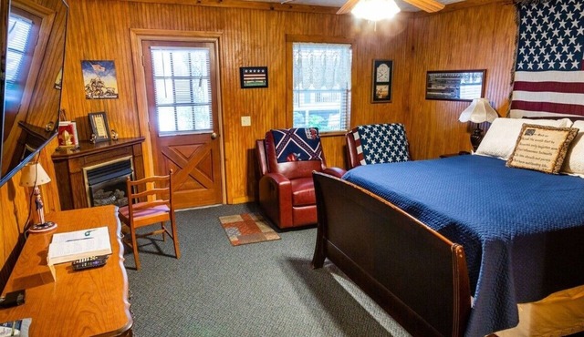 The Americana Room - with Gas Log Fireplace!