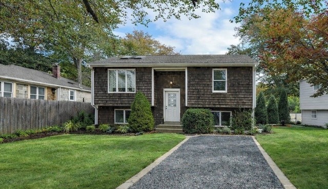 The Anchorage-Coastal Getaway w/Private Beach in Narragansett