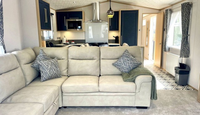 The Anchorage - Deluxe Caravan