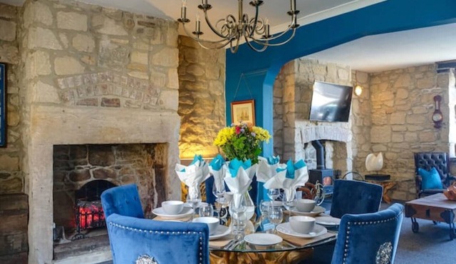 The Anchorage - sea views and beach on doorstep