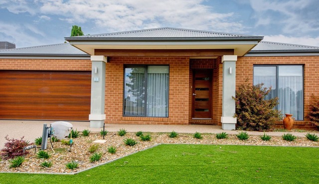 The Anchorage so close to Lake Mulwala and walking/running trails.