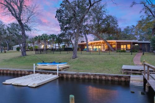 The Ancker Boat House - Waterfront on the Bayou