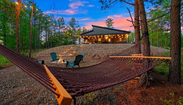 The Animal Crossing · Sleeps 4: Family Cabin w/Hot Tub & Fire Pit