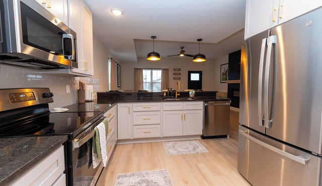 The Aniston - Charming Retreat in the Heart of Downtown New Albany